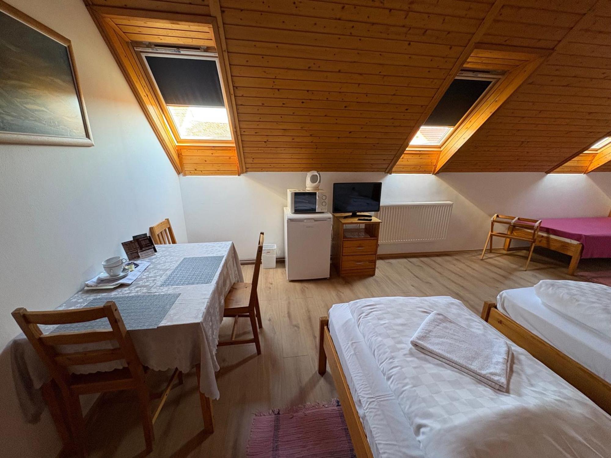 松博特海伊 哈拉米亚佛加多旅馆酒店 外观 照片